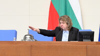 Day in 3 news: Democratic Bulgaria calls for Kiselova’s removal; Deficit remains flat; Online shoppers in Bulgaria down 7%