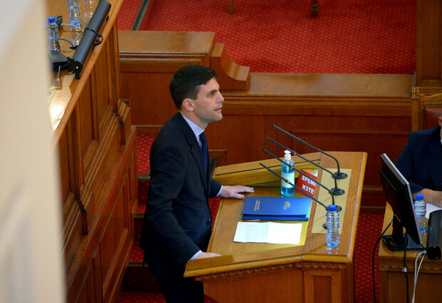 The day in 3 news: Parliament gathers with promise for a cabinet, Council of Europe calls for curbs on the Prosecutor-General, no new debt until 2022