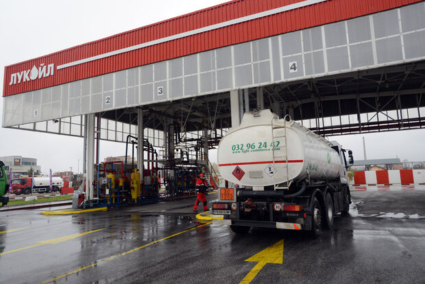 Fuel exports to Ukraine: neither secret, nor through Lukoil