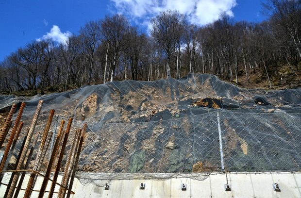 Half a billion under the rocks, or what happened to landslide fortification procurements
