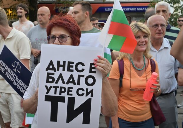 Day in 3 news: Protests today mirror 2020’s; 2 mln euro investment secured by fintech startup; Financial literacy remains a challenge for people under 30