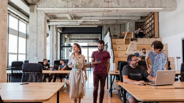 Co-working spaces observe that freelancers are willing to replace the cafes they have mainly worked in or their home with a shared office