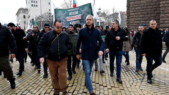 Despite several Vazrazhdane MPs were exposed to have been vaccinated (while raising voices against the "experimental liquids"), their supporters were unfazed by the revelation