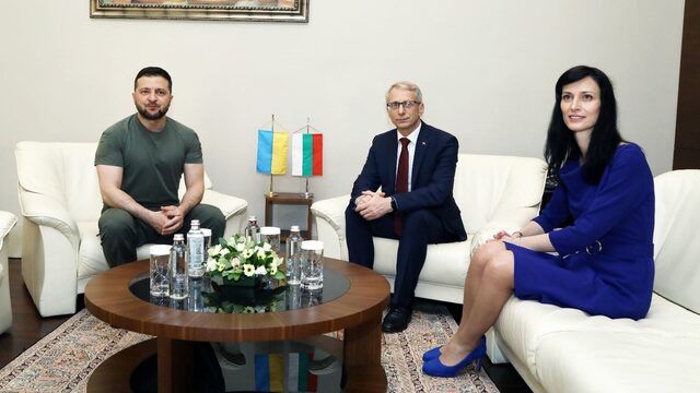 Shortly after his arrival at Sofia Airport, where he was welcomed by Minister of Foreign Affairs Mariya Gabriel, the two traveled to the Council of Ministers, where they met PM Nikolai Denkov.