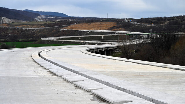 A little more than four years after the signing of the first so-called inhouse contract for the construction of the Hemus motorway and three years after the second, not a single kilometer of the 224 motorway has been opened to traffic.
