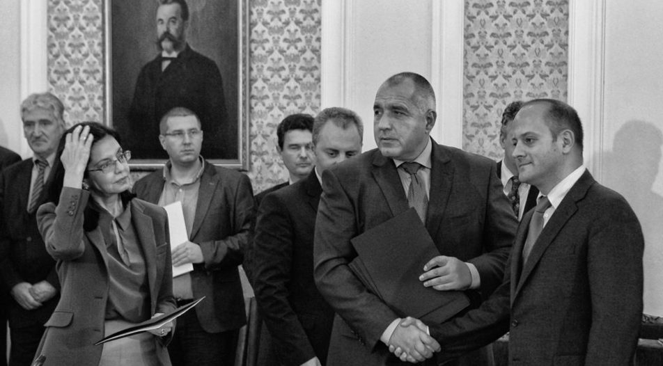 PM Boyko Borissov (in the center) doesn’t speak to Radan Kanev (on the right), one of the RB leaders. The other key figure in RB - Meglena Kuneva (on the left), grudgingly stays in the government