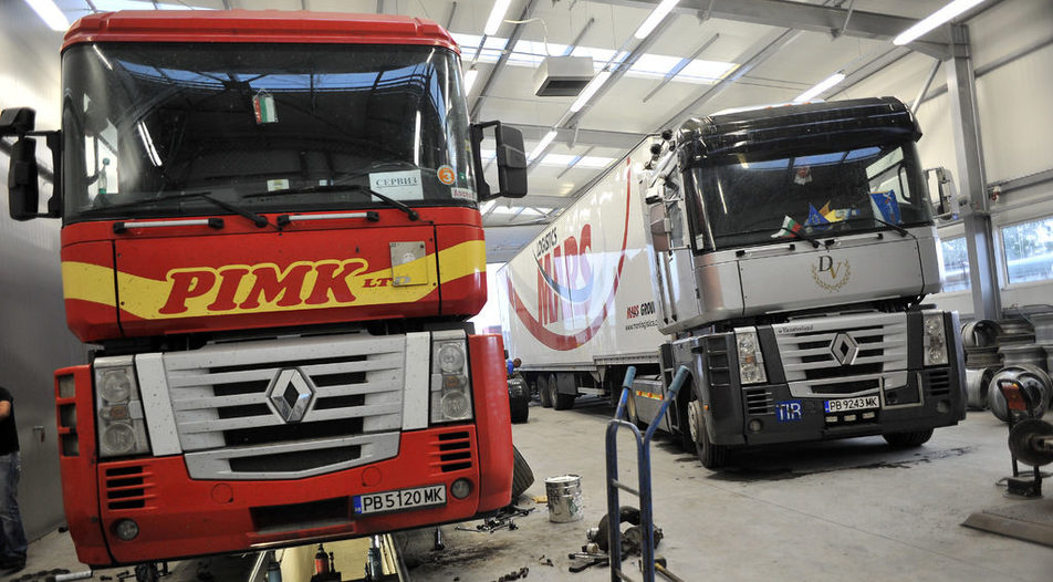The revenues of the former leader, Plovdiv-based road carrier PIMK, are falling. The company attributes the decline mostly to the shortage of international drivers, which leads to dead time for the trucks