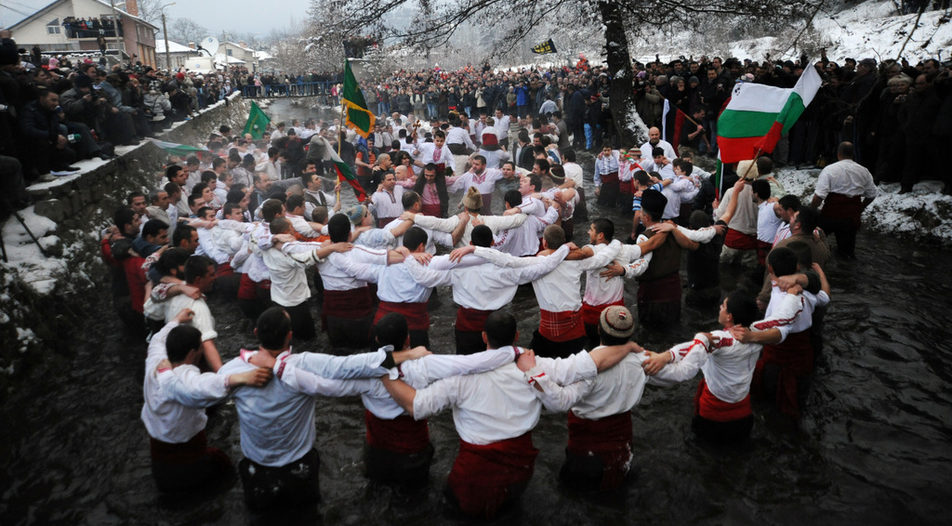 The (in)famous men's Epiphany horo dance in the cold waters of Tunja River