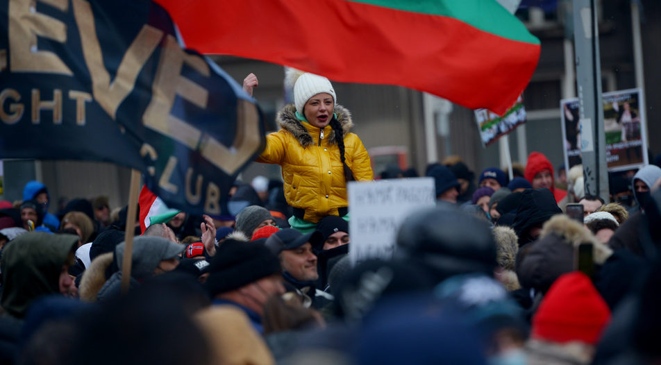 Hundreds of restaurant representatives took to Sofia’s snow-covered streets in a civil disobedience march on Wednesday.