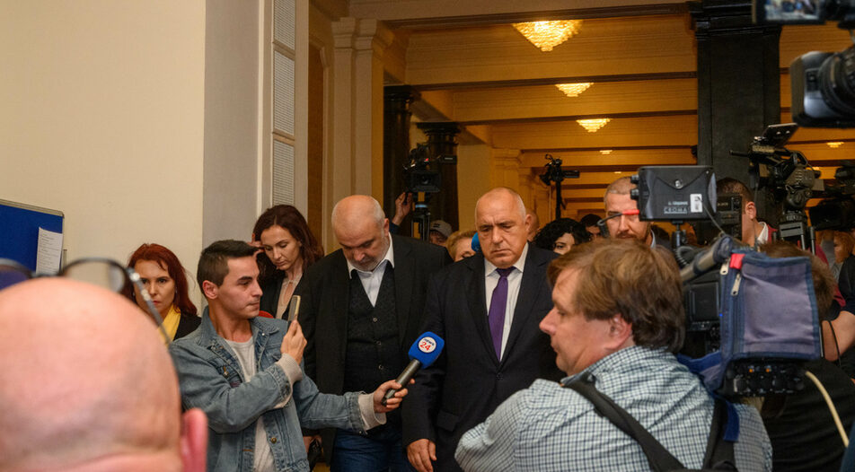The ball is again in the court of GERB and its leader Boyko Borissov (middle)