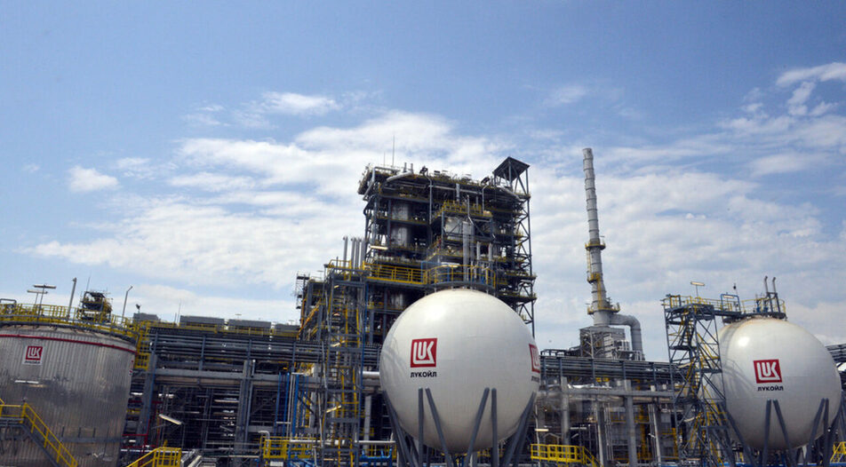 The Russian group estimates its investment in the Burgas oil refinery at over USD 3.4 billion