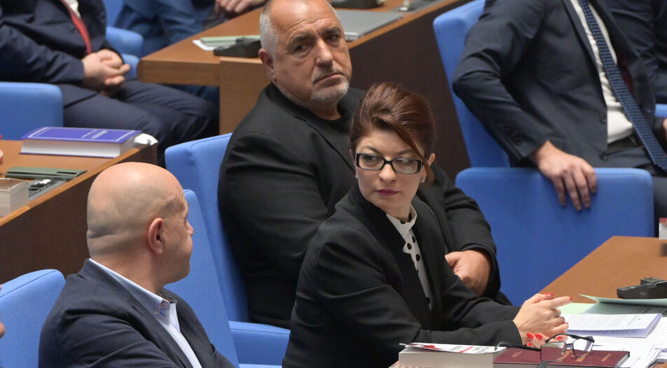 Заседание на 49 народно събрание, парламент, гласуване на промени в конституцията Бойко Борисов, Десислава Атанасова