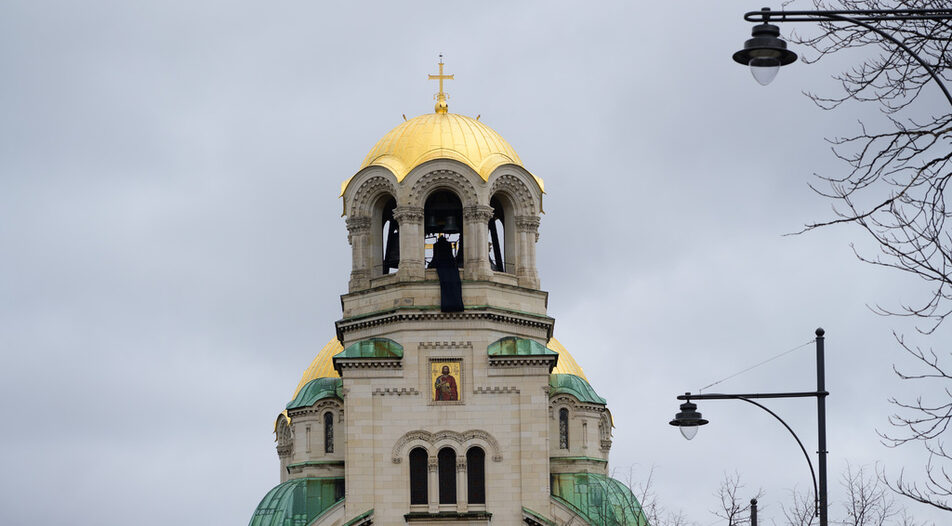 патриарх Неофит траурно знаме на патиаршеската катедрала Св. Ал. Невски
