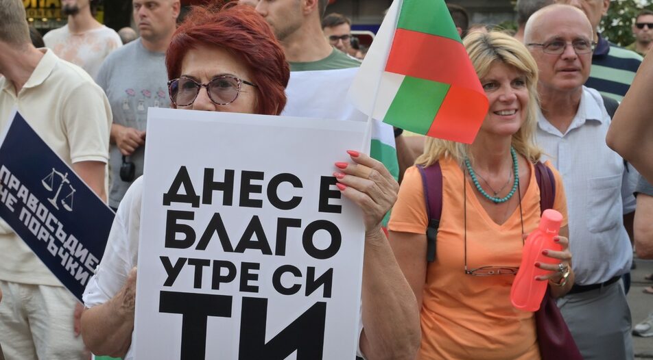 Юлия Лазарова